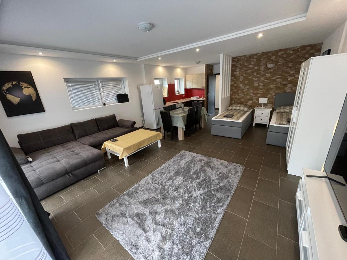 Malibu Apartman & Jacuzzi Miskolc Extérieur photo