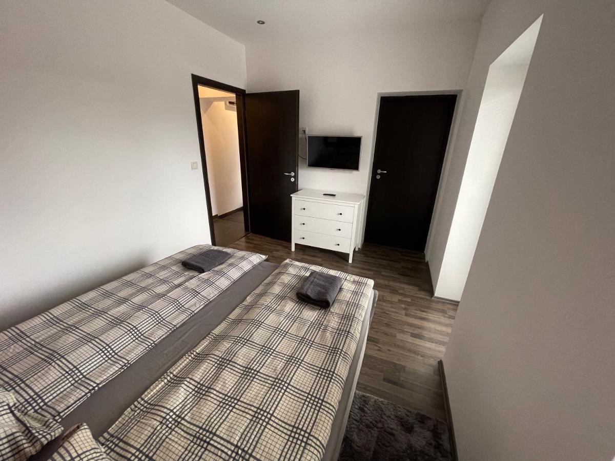 Malibu Apartman & Jacuzzi Miskolc Extérieur photo