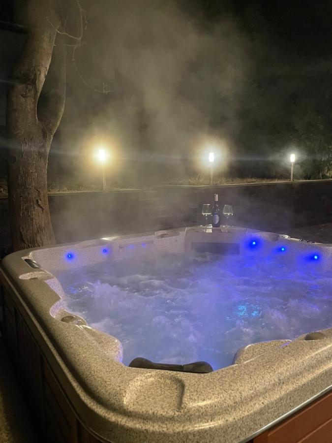 Malibu Apartman & Jacuzzi Miskolc Extérieur photo