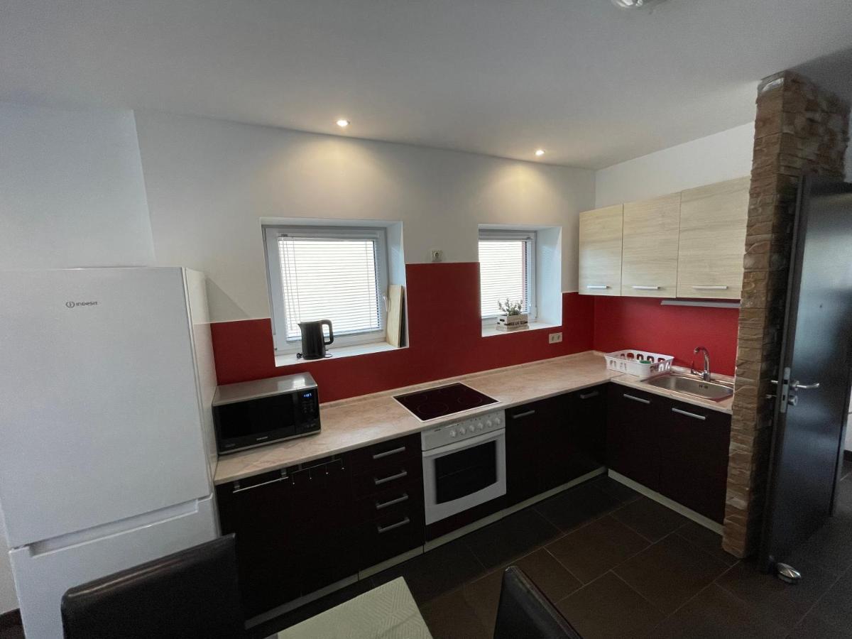 Malibu Apartman & Jacuzzi Miskolc Extérieur photo